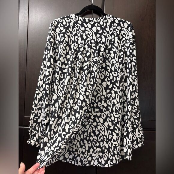 Lane Bryant Split-Back Blouse Animal Print - Picture 4 of 11